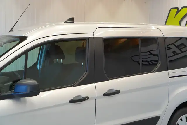 Ford Transit Connect view 12