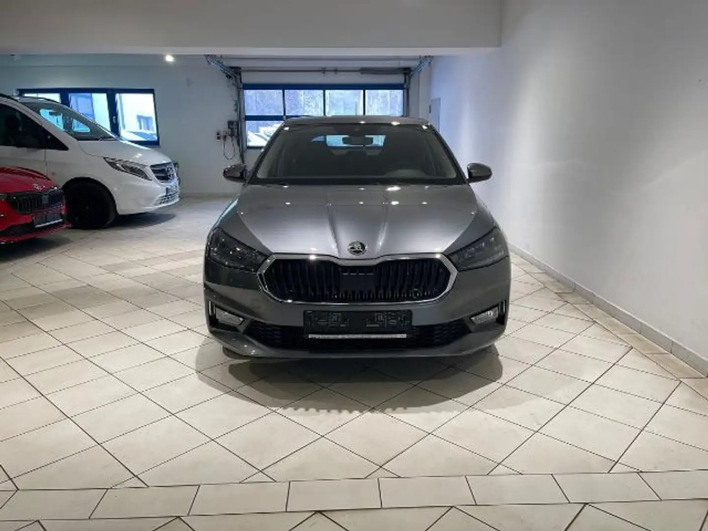 Skoda Fabia 1,0 TSI 5J Garantie AHK APP Top Selection Gris - 2