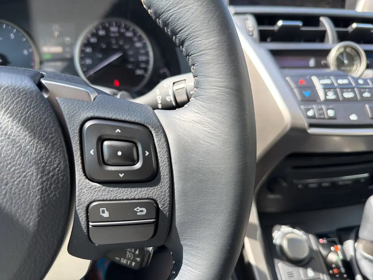 Lexus NX снимка Lexus NX
