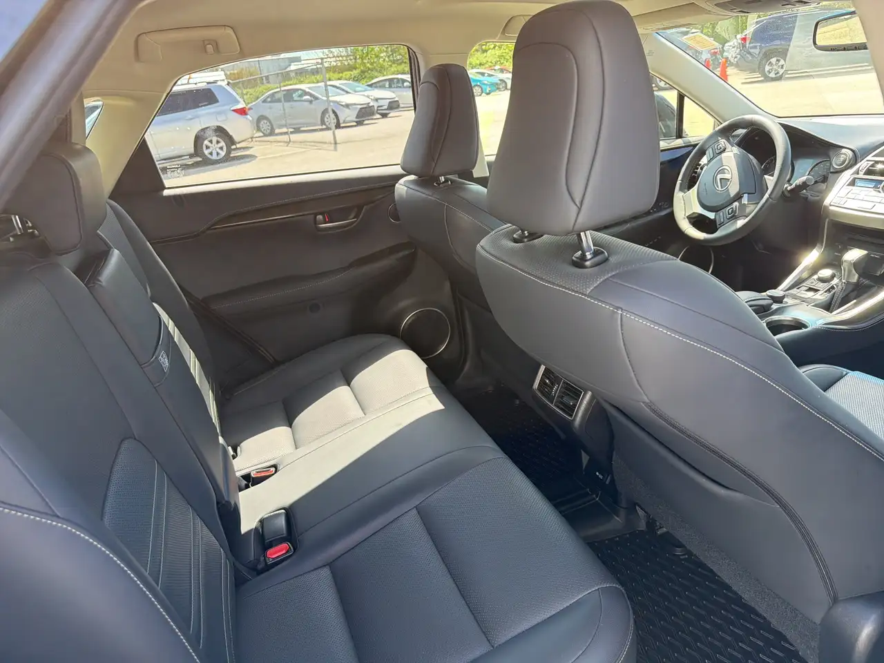 Lexus NX снимка Lexus NX