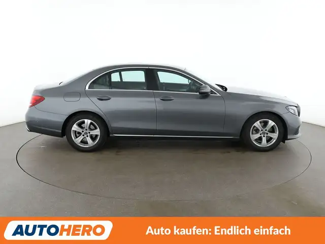 Mercedes-Benz E view 7