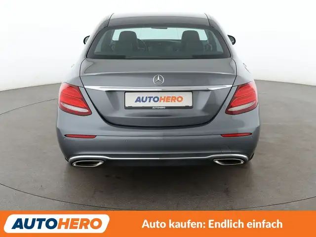 Mercedes-Benz E view 5