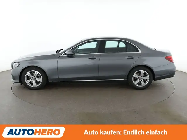 Mercedes-Benz E view 3