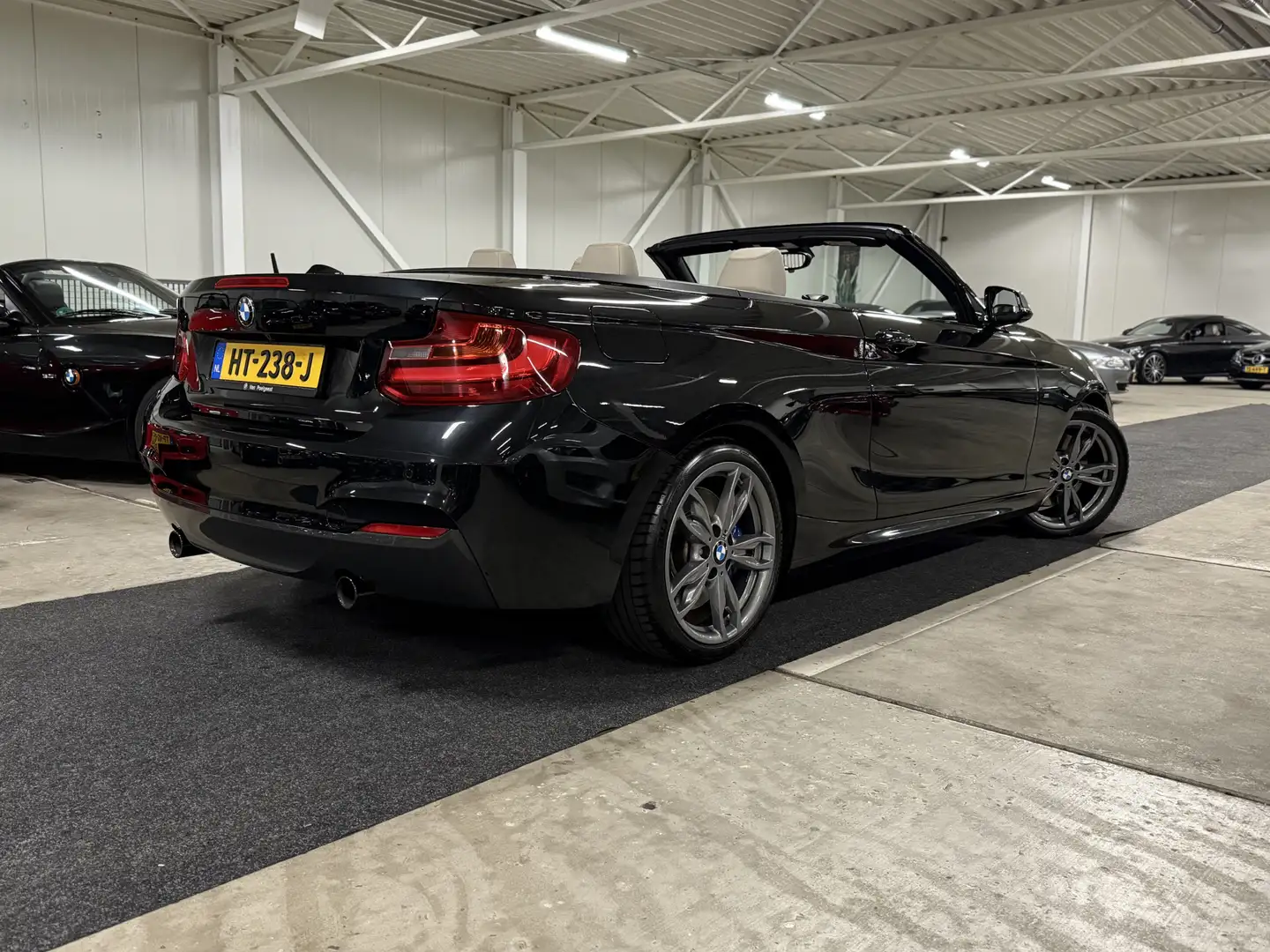 BMW 235 2-Serie Cabrio M235i High Exe. Aut-8. l Harman/Kar Zwart - 2