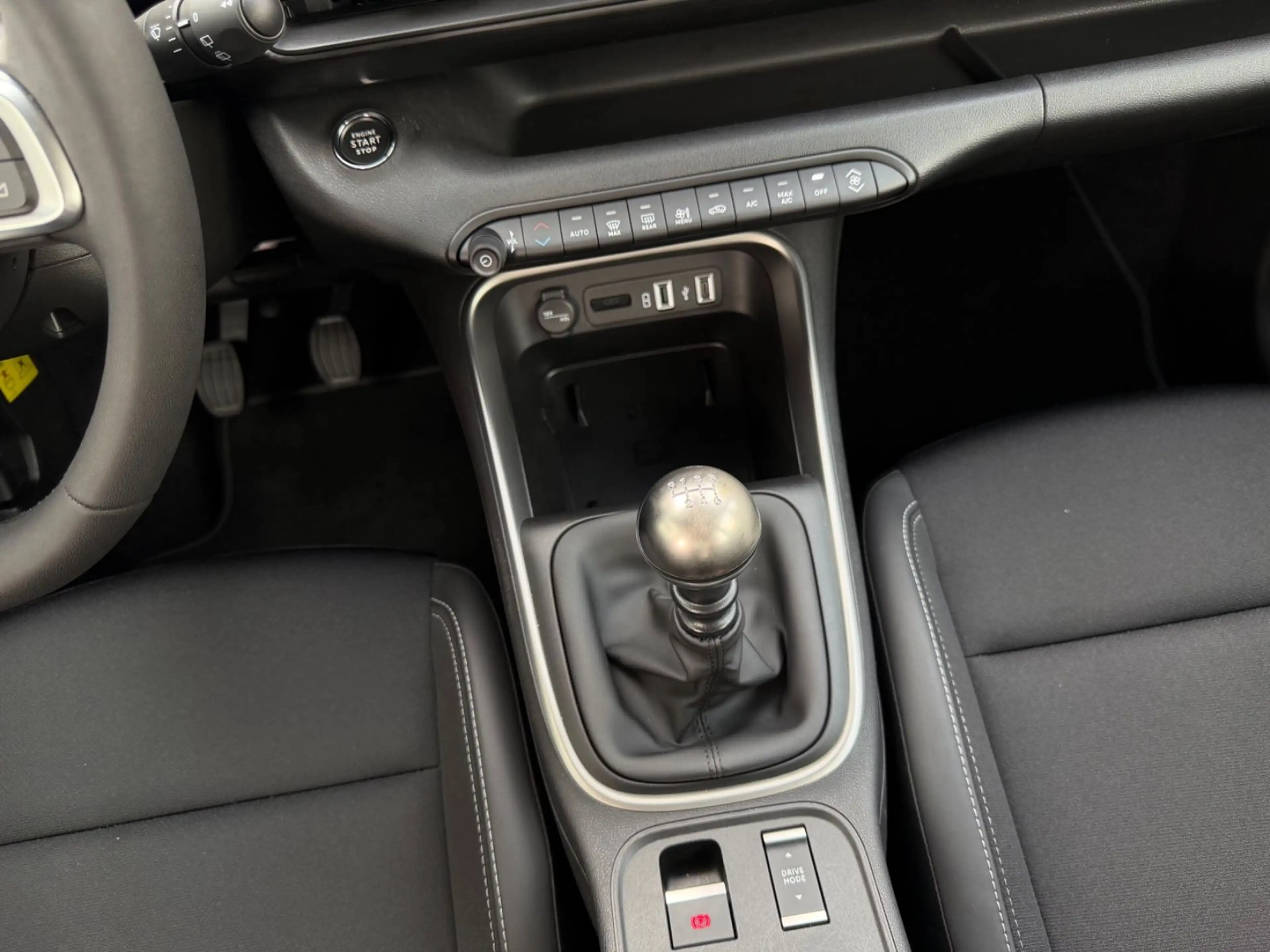 Jeep Avenger Altitude*KAMERA*ACC*CARPLAY*LED*WINTER* — photo 11
