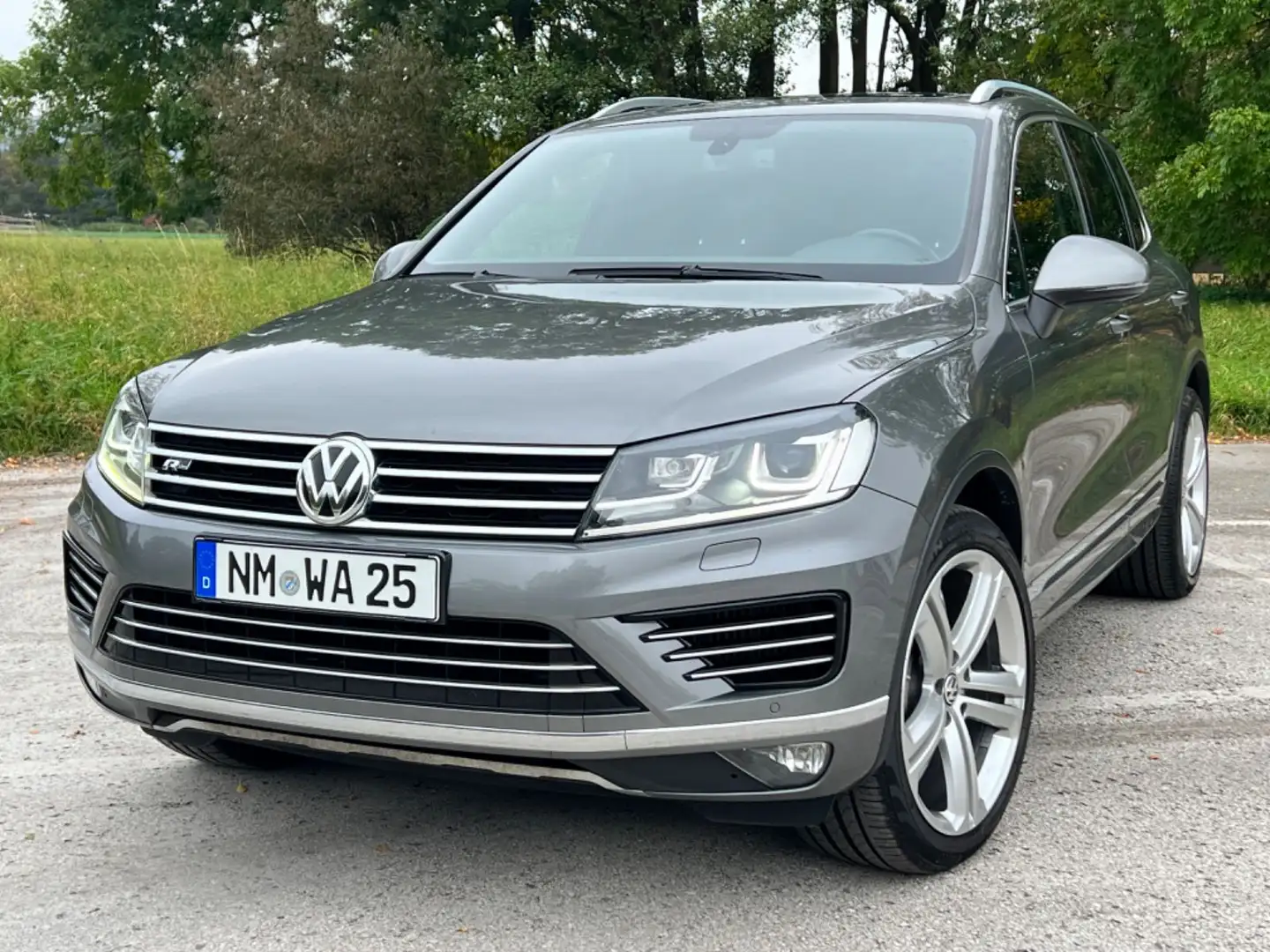 Volkswagen Touareg V6 TDI/R-Line/Luft/AHK Grau - 2