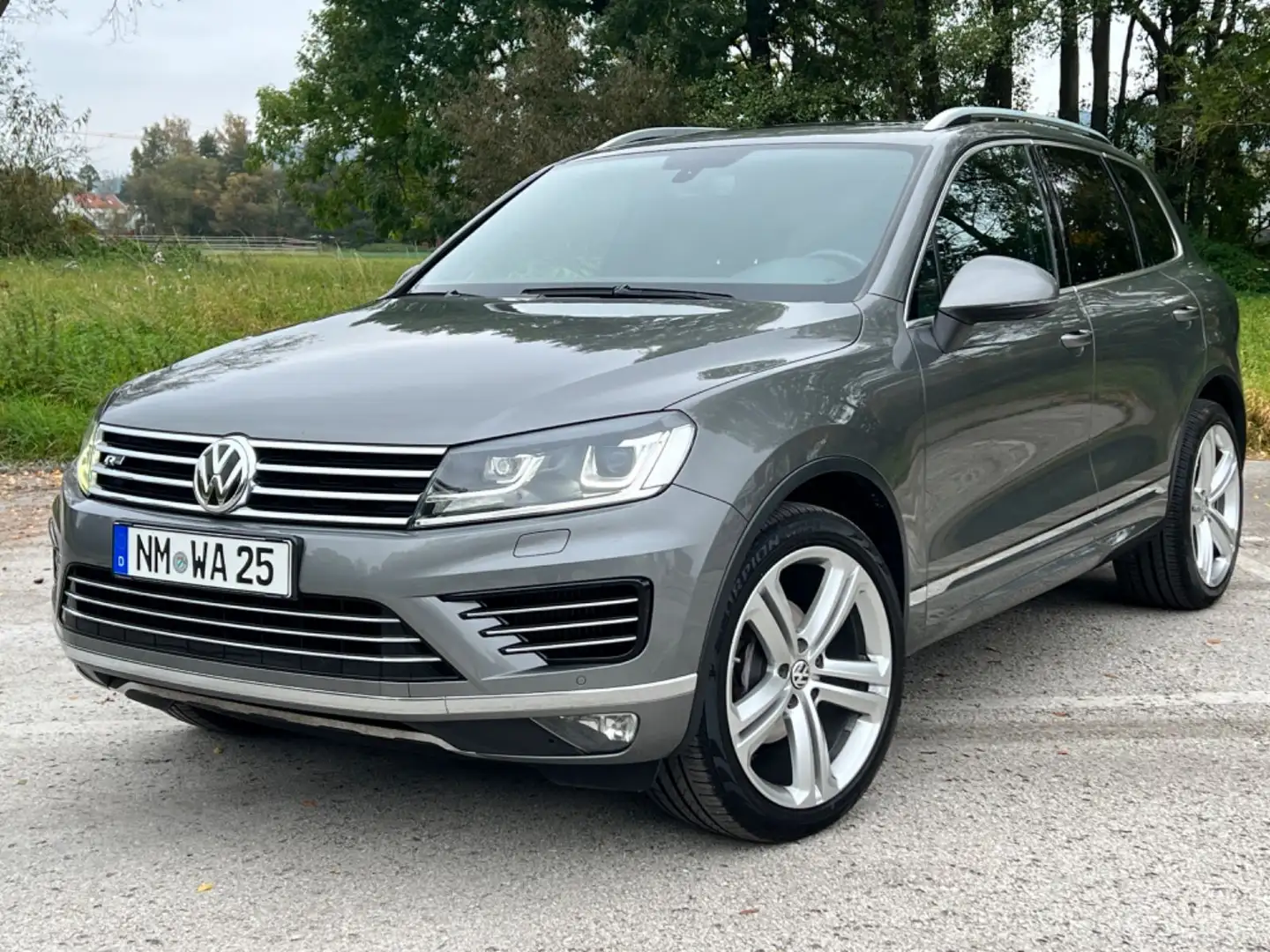 Volkswagen Touareg V6 TDI/R-Line/Luft/AHK Grau - 1