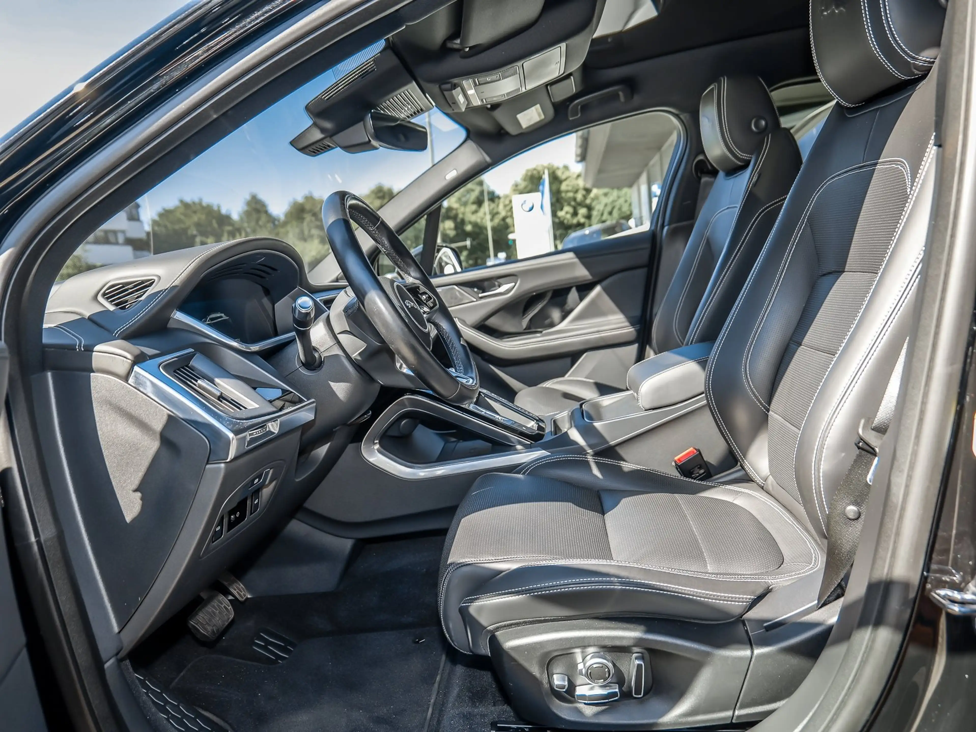 Jaguar I-Pace EV400 AWD S HUD PANO ACC NAVI Standh. LM — photo 5