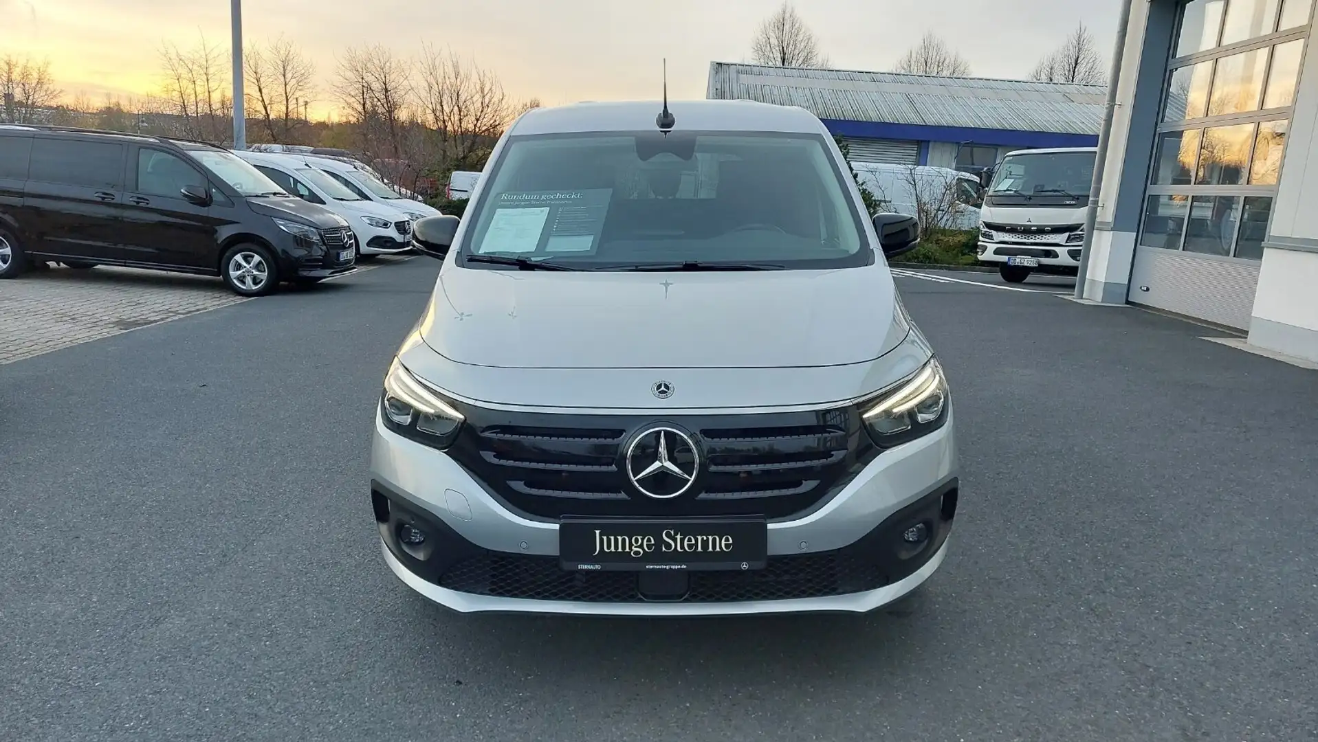 Mercedes-Benz EQT EQT 200 Automatik Navi LED Winterpaket Keyless-Go Argent - 2