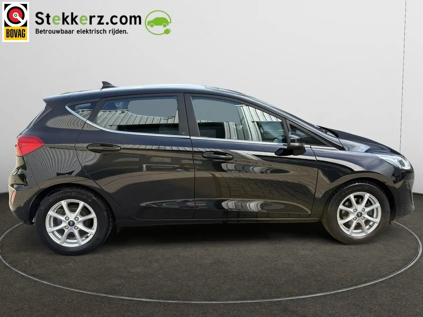 Ford Fiesta 1.0 EcoBoost Hybrid Titanium Incl. 12mnd. BOVAG Ga Zwart - 2