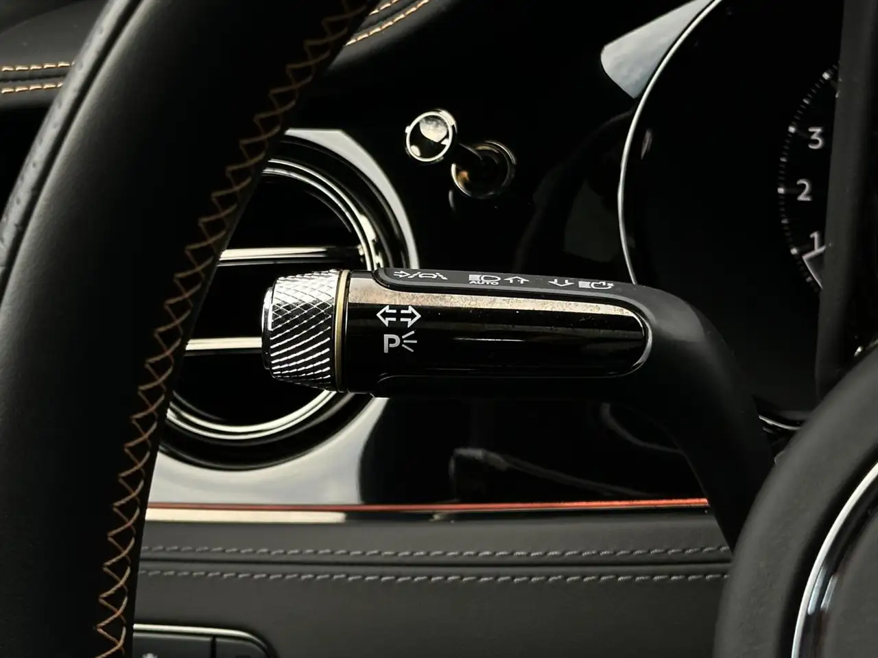 Bentley Continental GT 2025 — фото 35