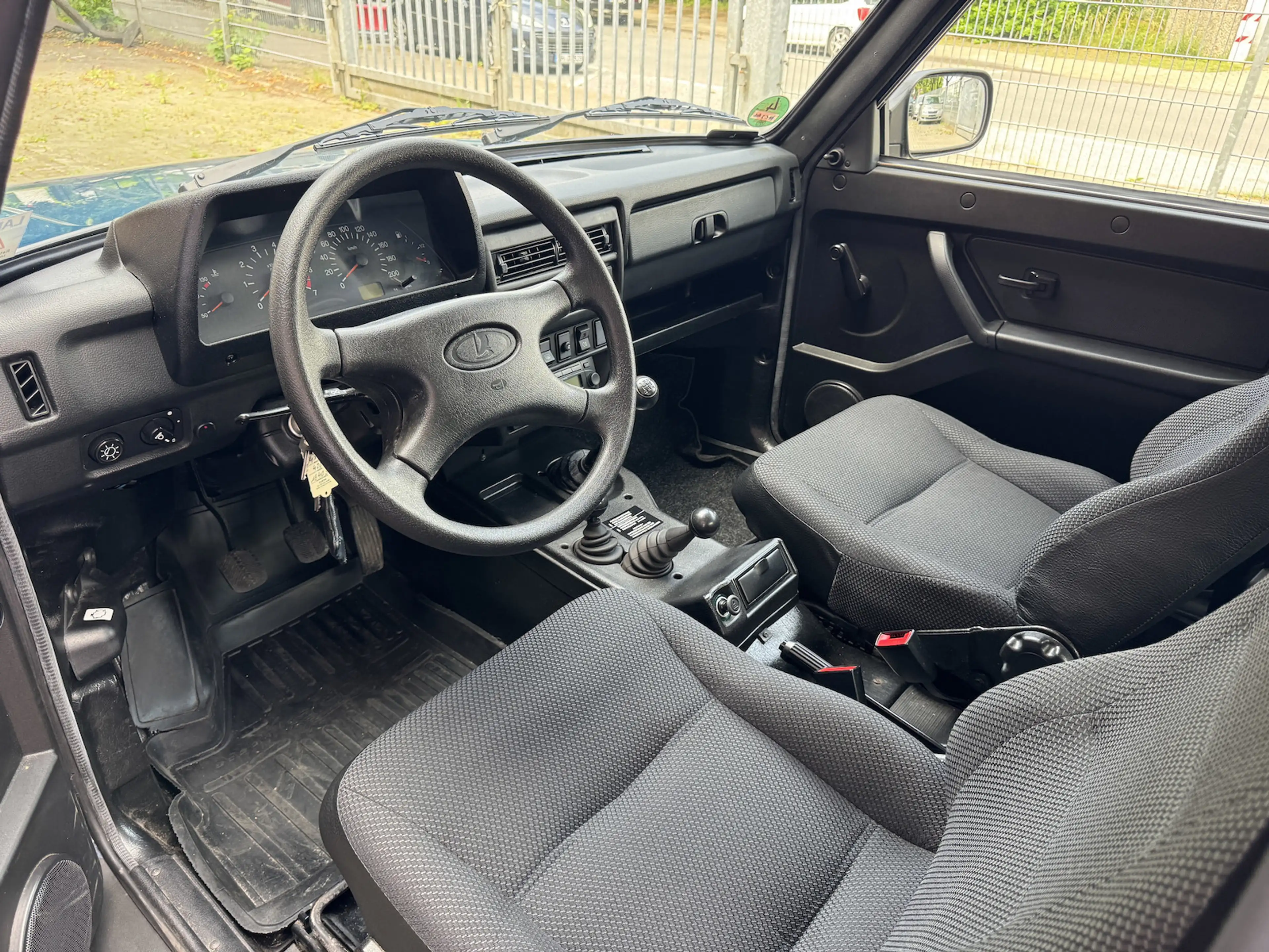 Lada Niva TAIGA Day 4x4 wie neu 2121DE Standhzg. Navi — photo 11