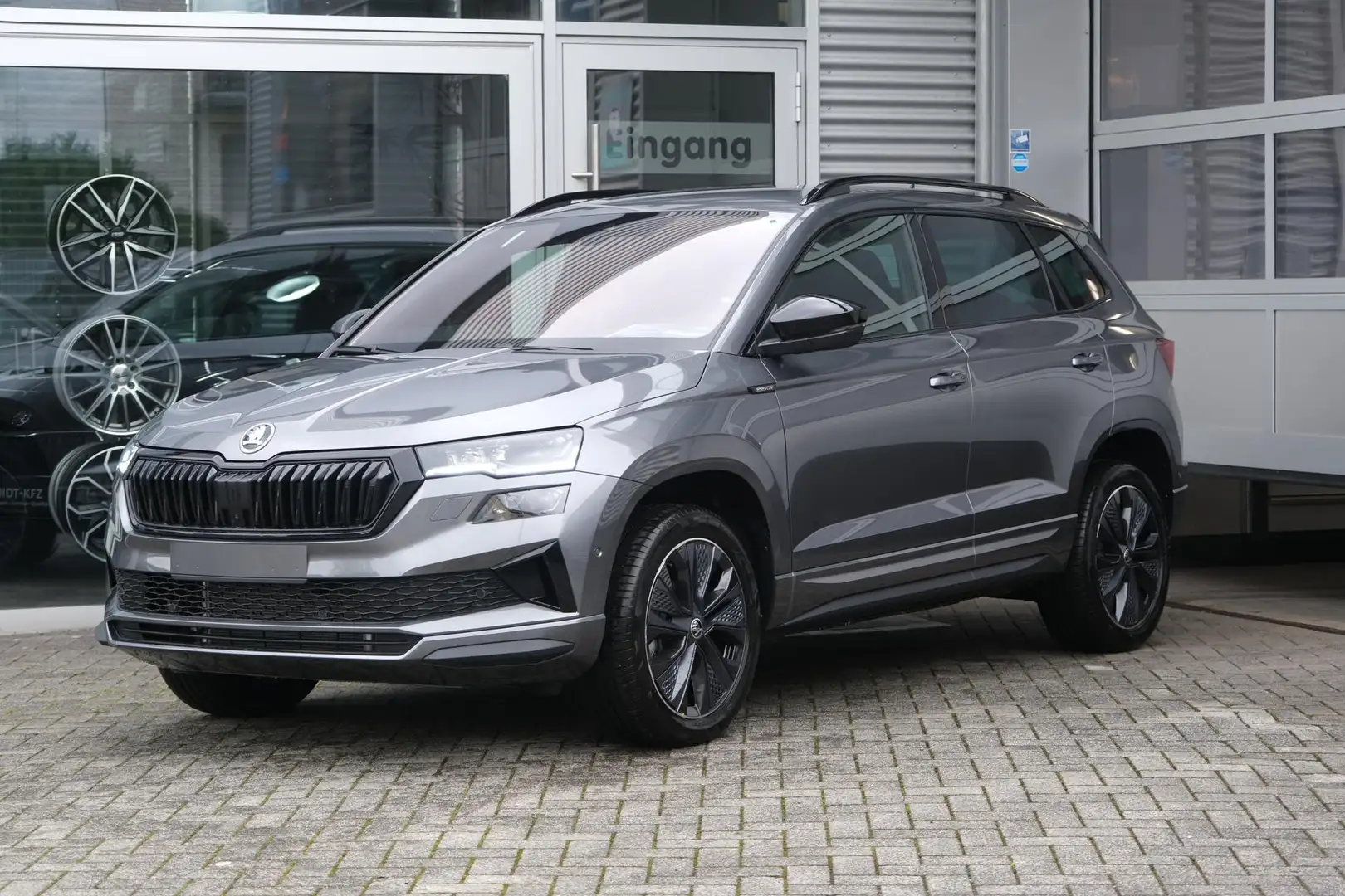 Skoda Karoq 1.5 TSI DSG Sportline AHK Matrix Assistenzpaket... Gris - 1