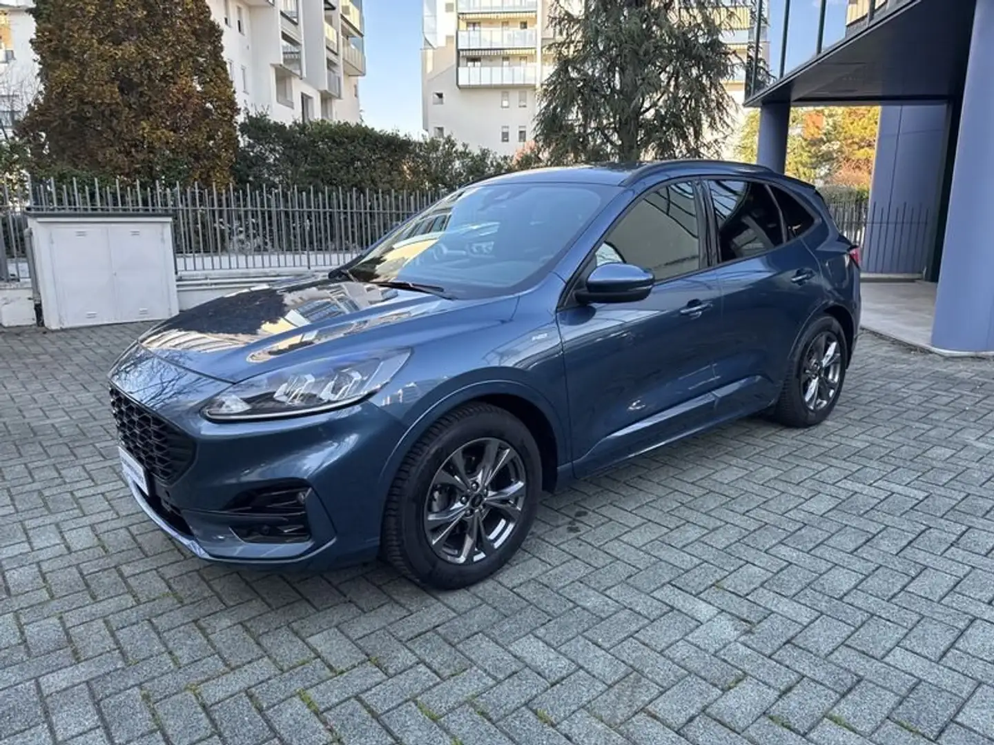 Ford Kuga 1.5 EcoBlue 120 CV 2WD ST-Line Bleu - 1