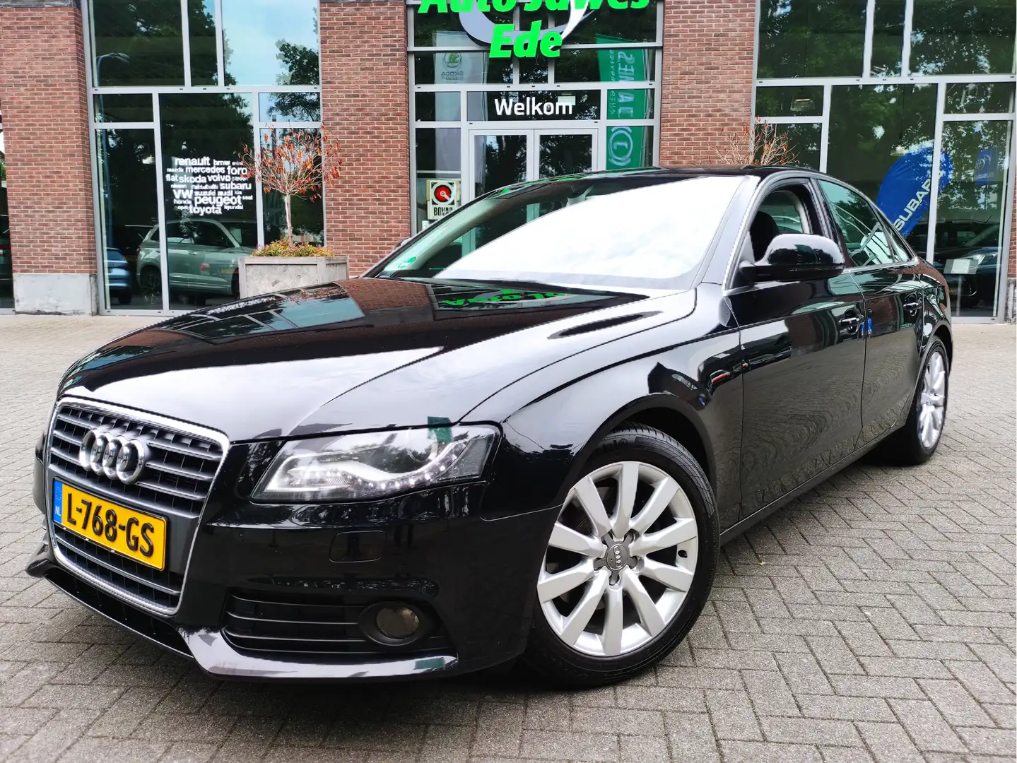 Audi A4 Limousine 1.8 TFSI Stoelverwarming - Parkeersensor Zwart - 1