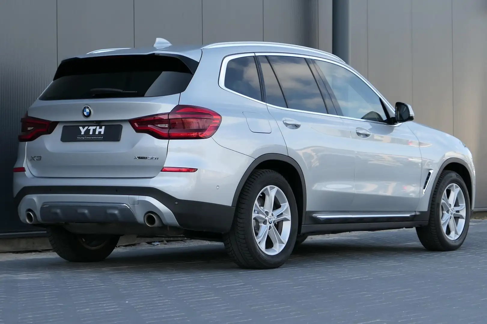 BMW X3 XDrive30i High Executive Panorama Memory Leder Sto Grijs - 2