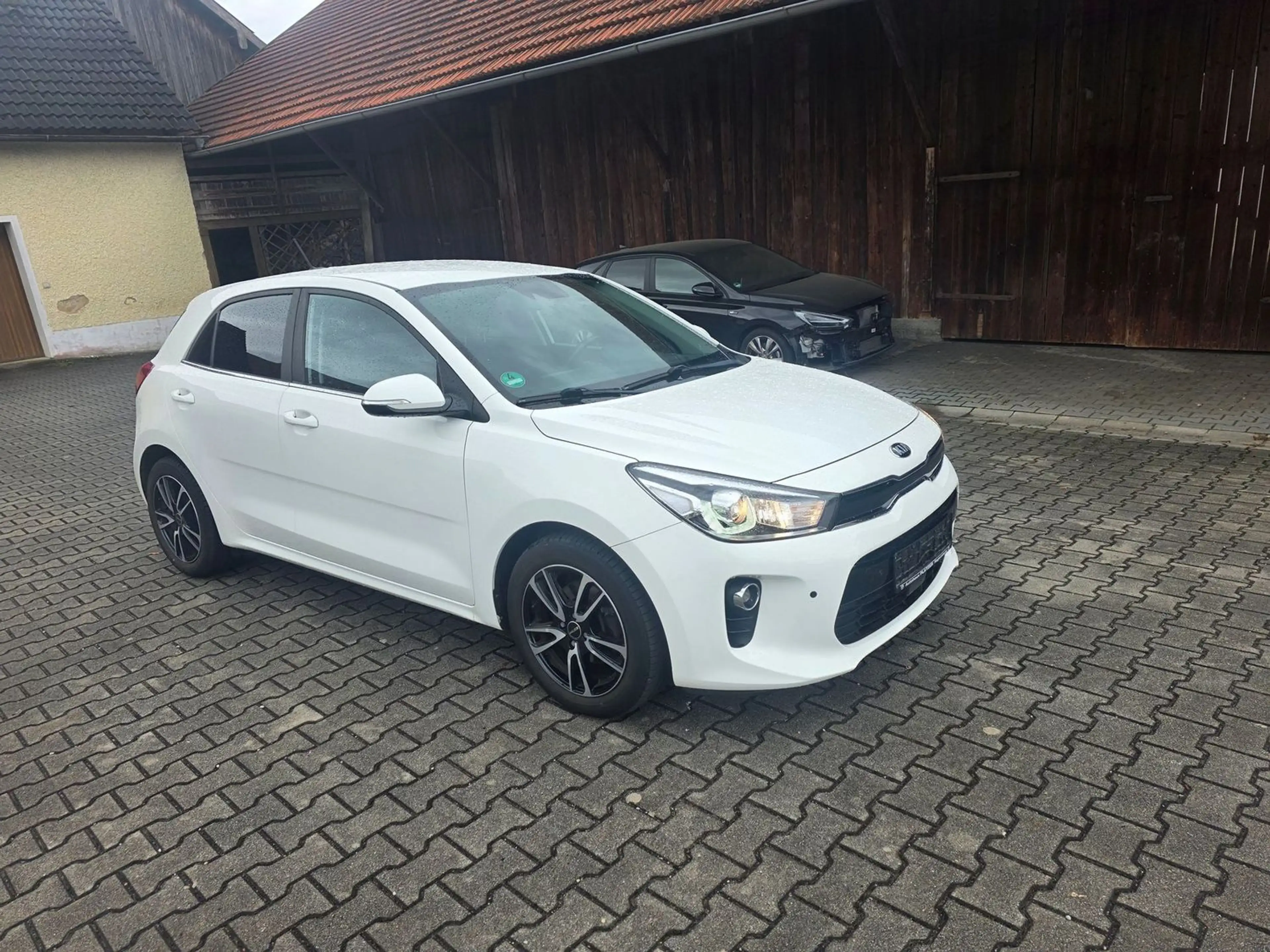 Kia Rio Spirit 120 PS Carplay AHK Alu 64000Km — photo 5