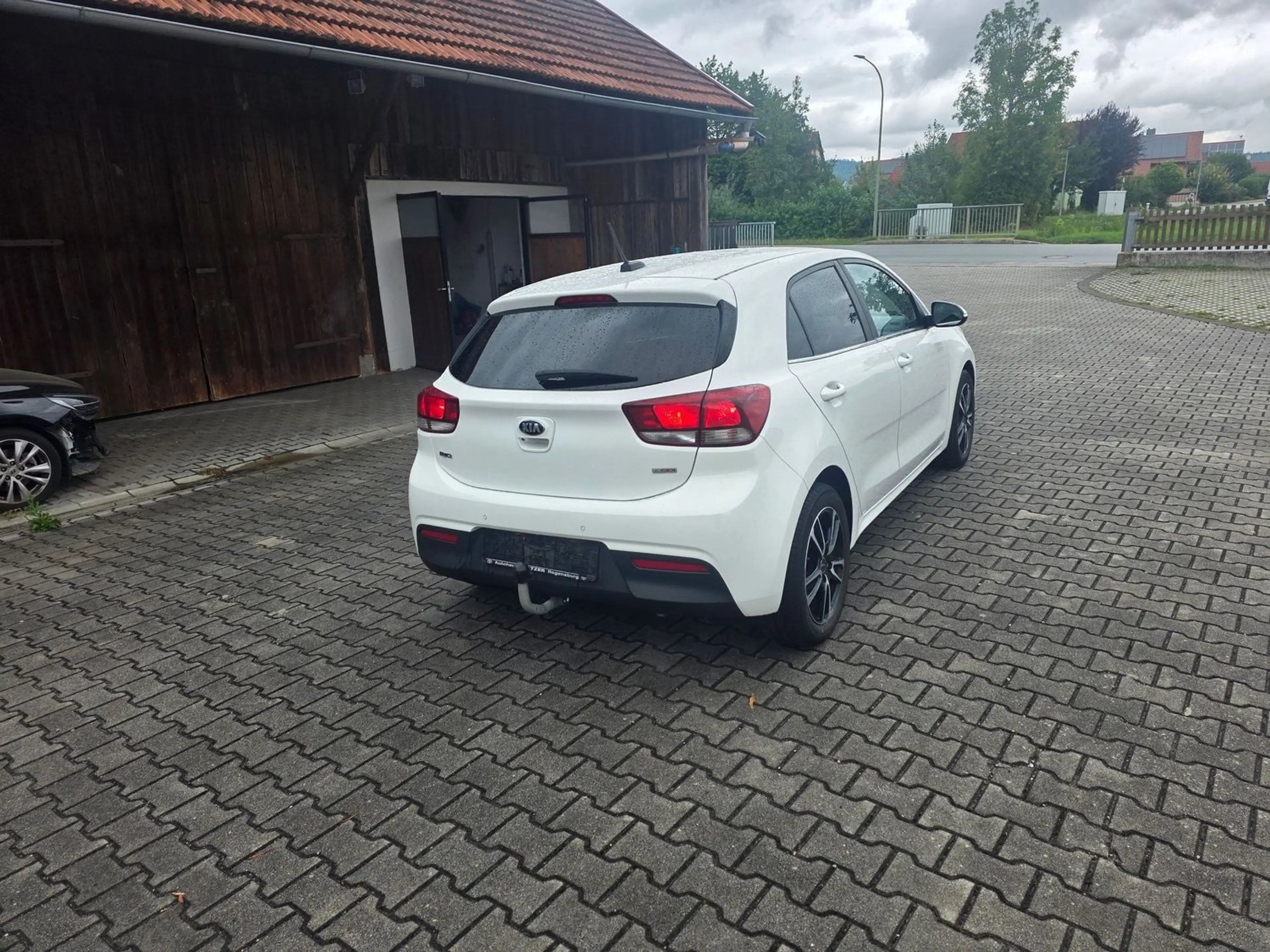 Kia Rio Spirit 120 PS Carplay AHK Alu 64000Km — photo 8