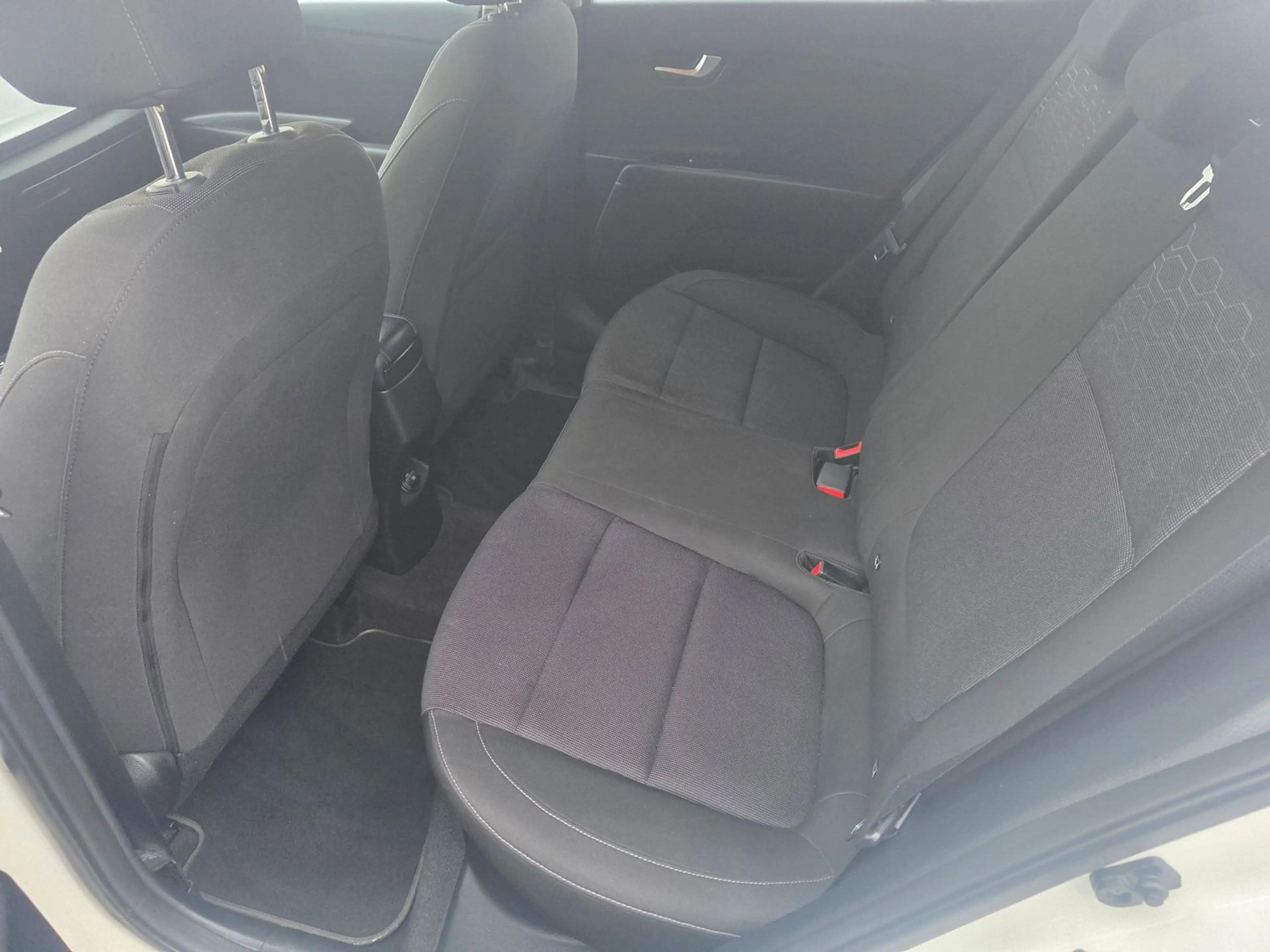 Kia Rio Spirit 120 PS Carplay AHK Alu 64000Km — photo 13
