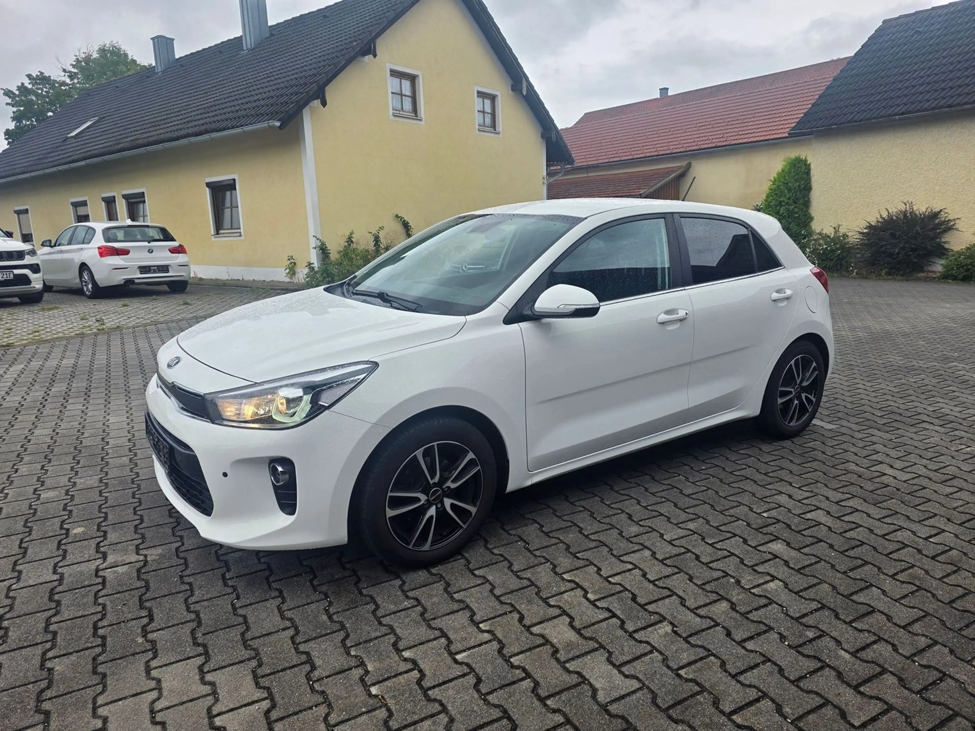Kia Rio Spirit 120 PS Carplay AHK Alu 64000Km