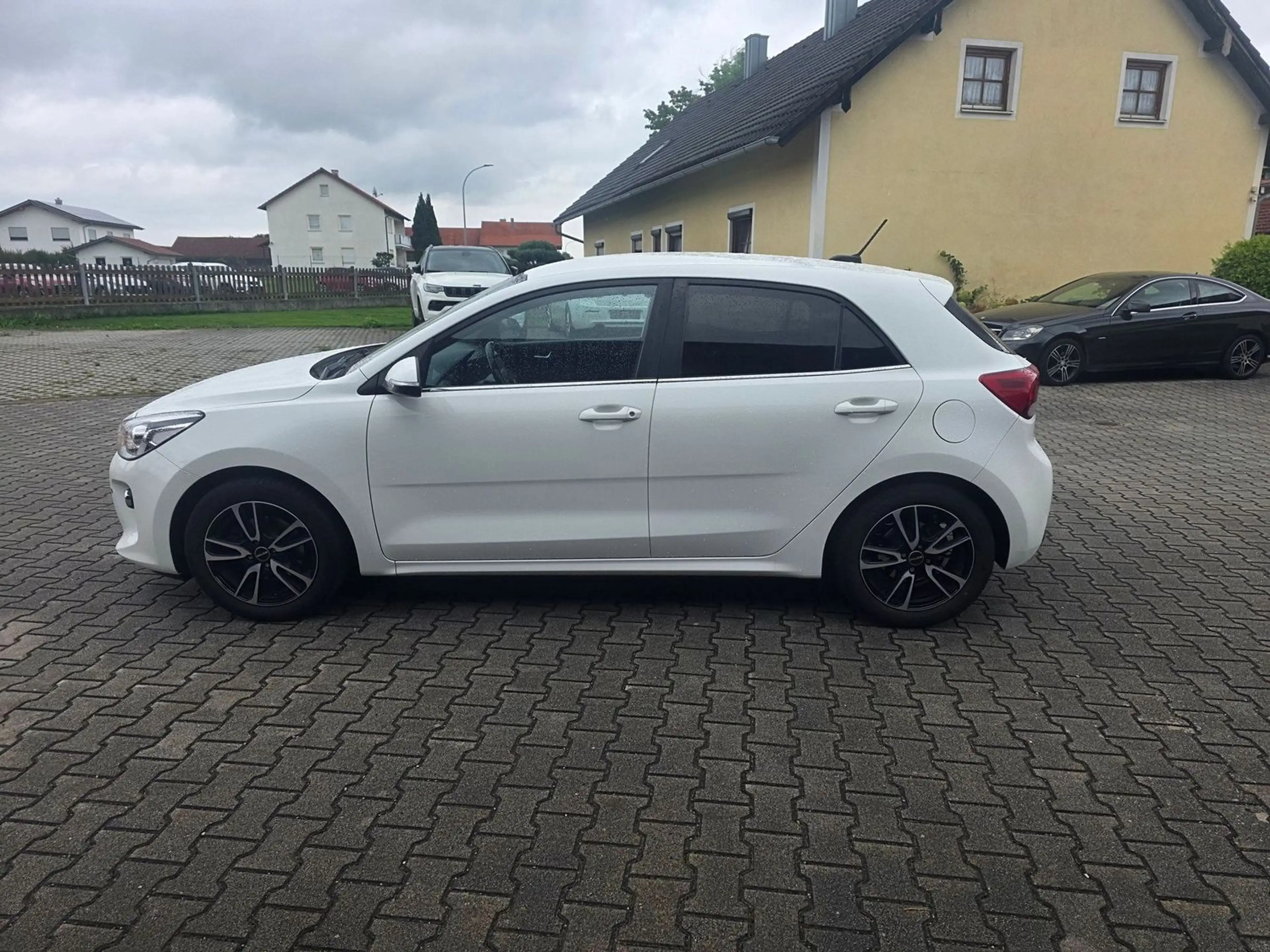 Kia Rio Spirit 120 PS Carplay AHK Alu 64000Km — photo 10