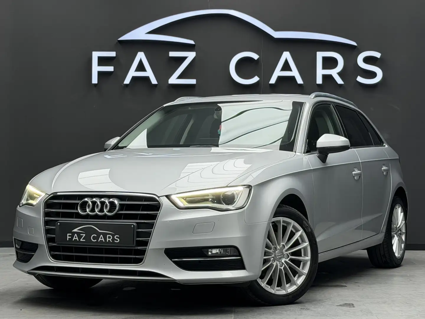 Audi A3 Sportback 1.6 TDi * XENON + JANTES + GPS + LED ** Gris - 1