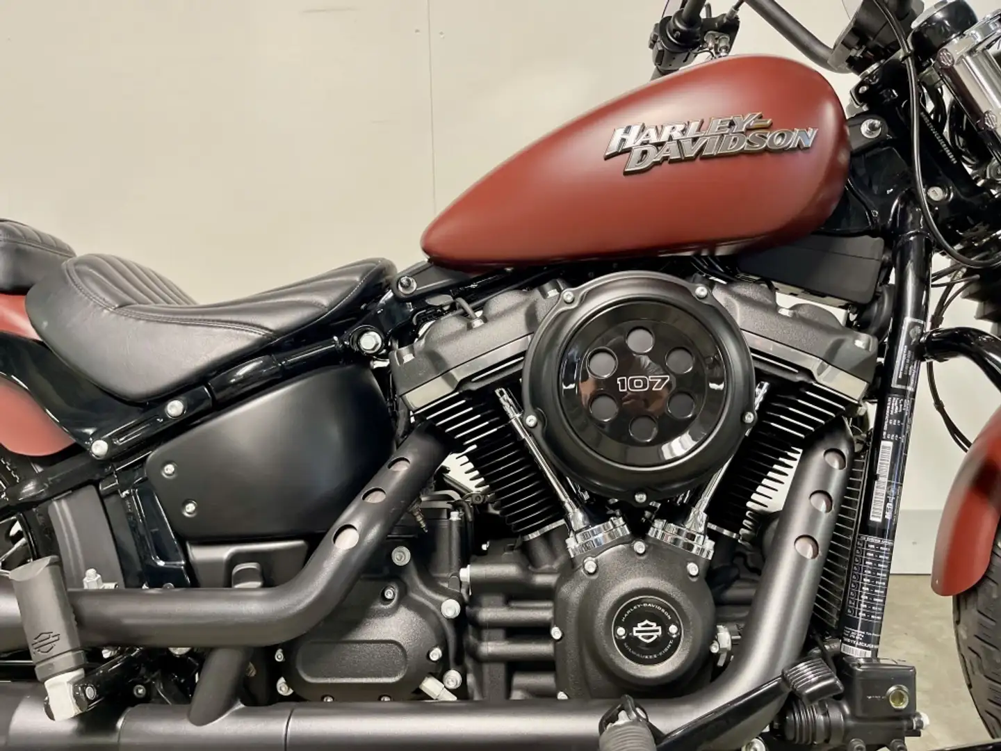 Harley-Davidson Street Bob SOFTAIL FXBB Rood - 2