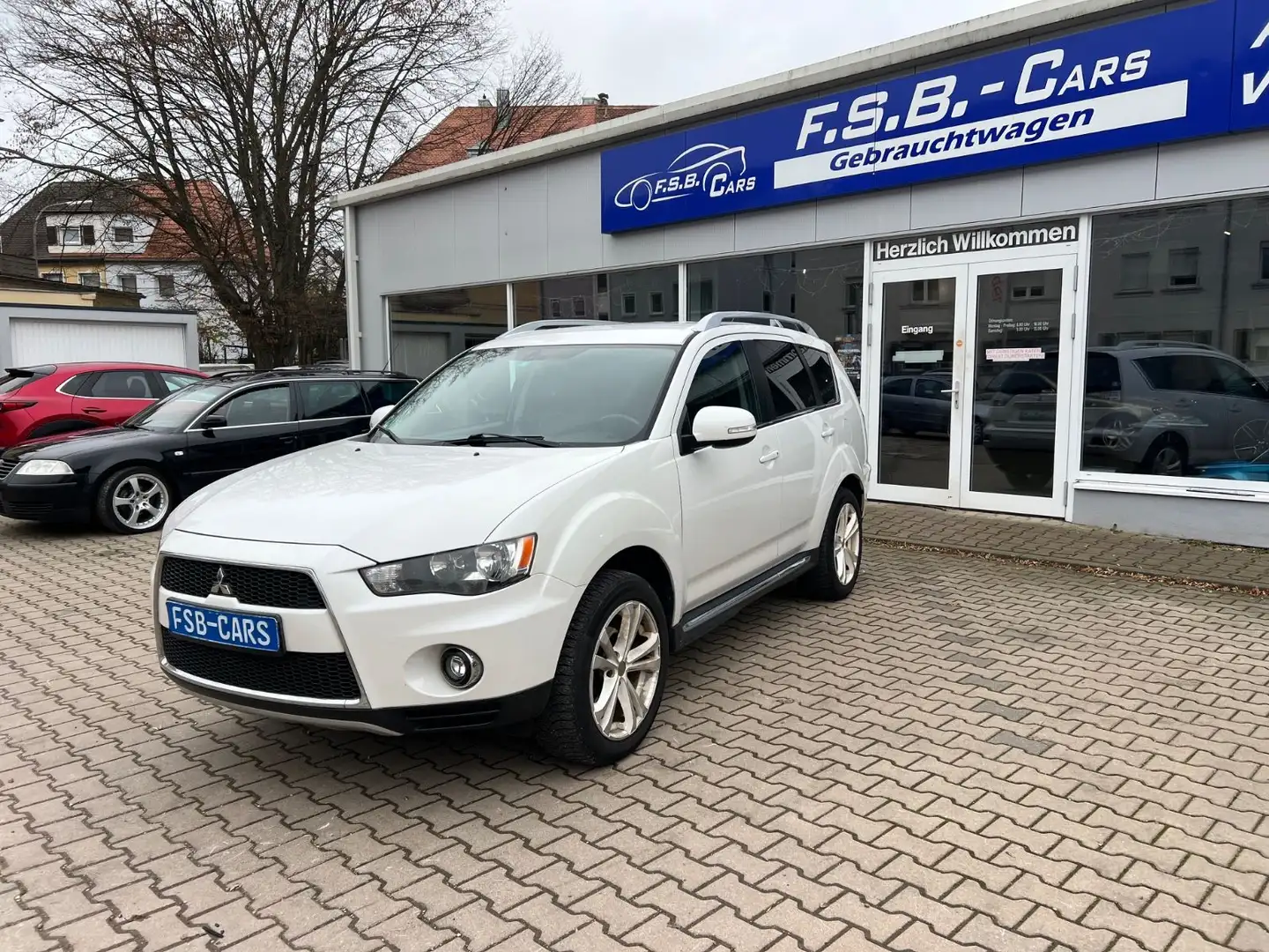 Mitsubishi Outlander Invite 2WD Weiß - 2