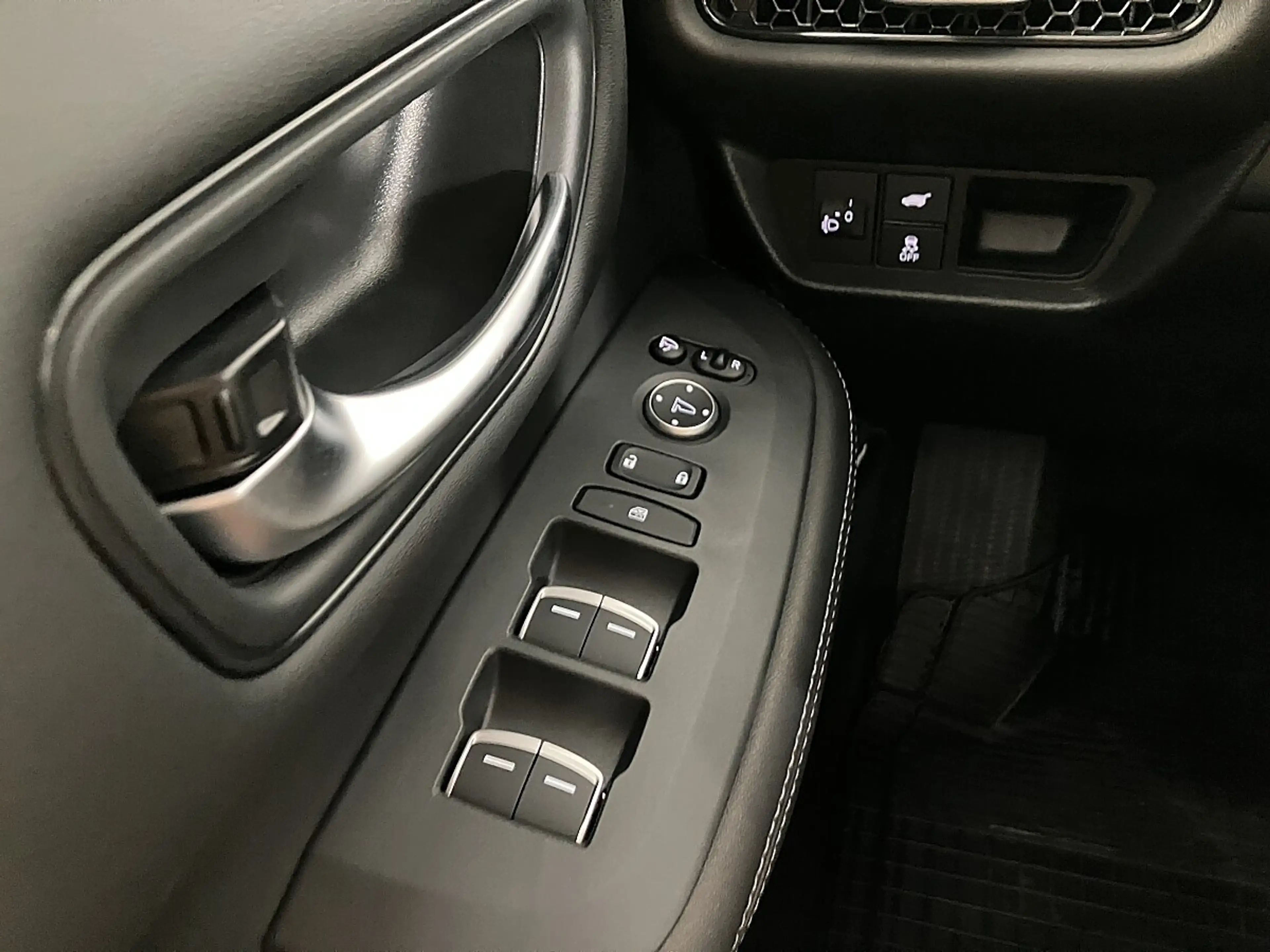Honda ZR-V 2,0 i-MMD Hybrid Sport Aut. — photo 13