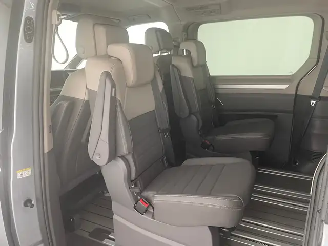 Volkswagen Multivan view 14