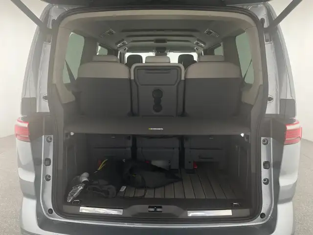 Volkswagen Multivan view 9
