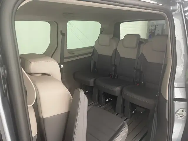 Volkswagen Multivan view 13