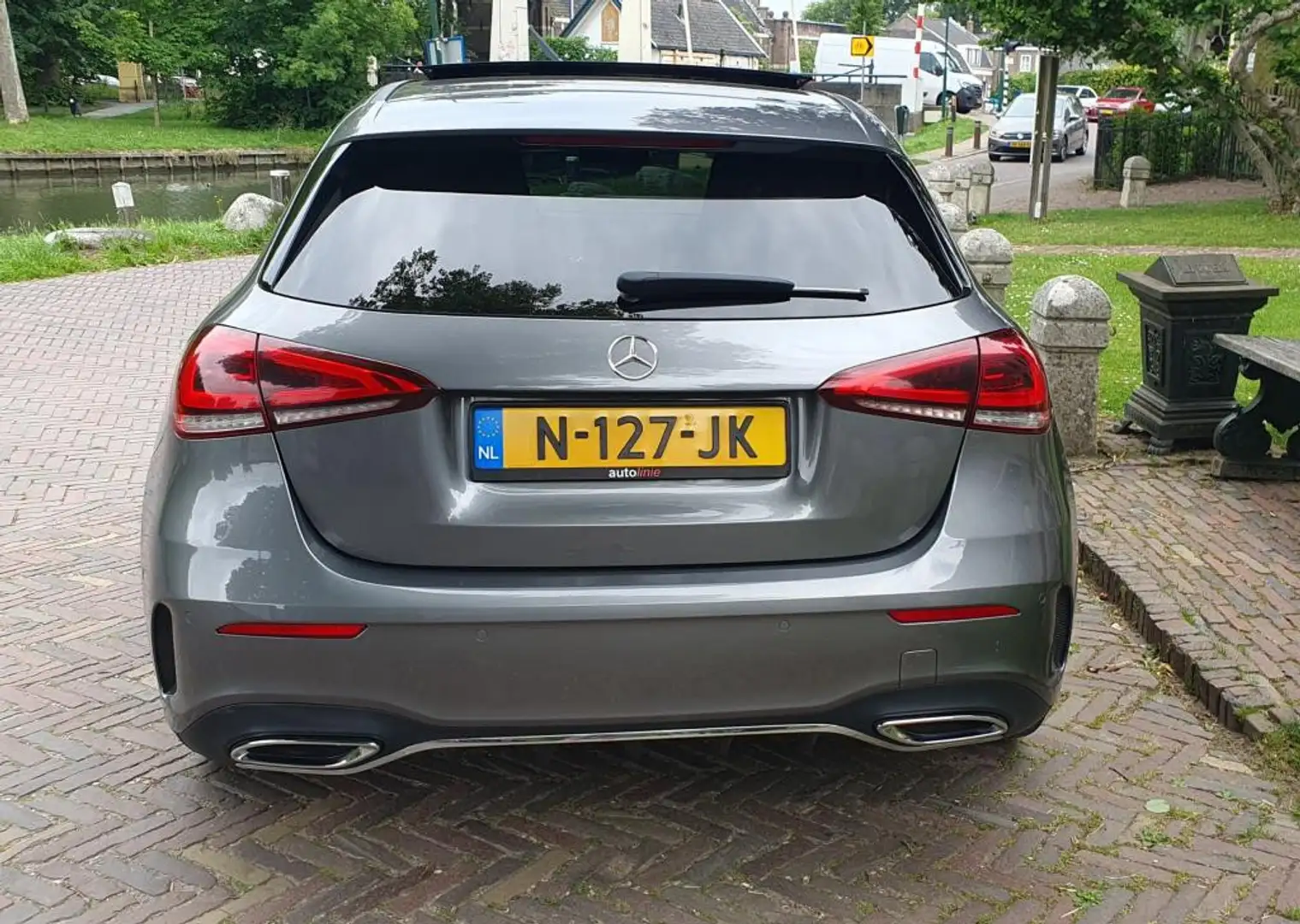 Mercedes-Benz A 200 Edition Premium/AMG/aut/pannodak/sfeerverl/ Grijs - 2