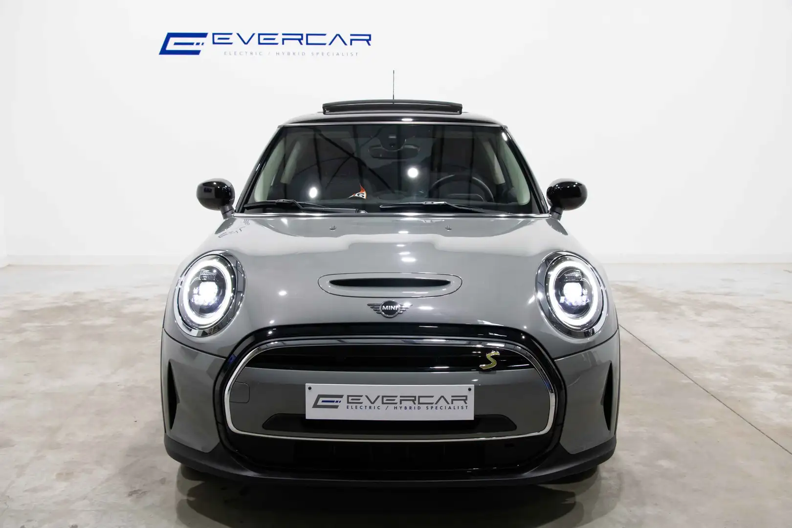 MINI Cooper SE LCI CAMDEN ***HEATED SEATS*SUNROOF*FULL LED*** Grijs - 2