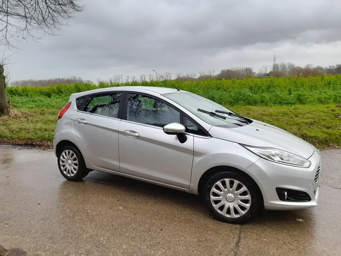 Ford Fiesta Fiesta 1.5 TDCi SYNC Edition Zilver - 1