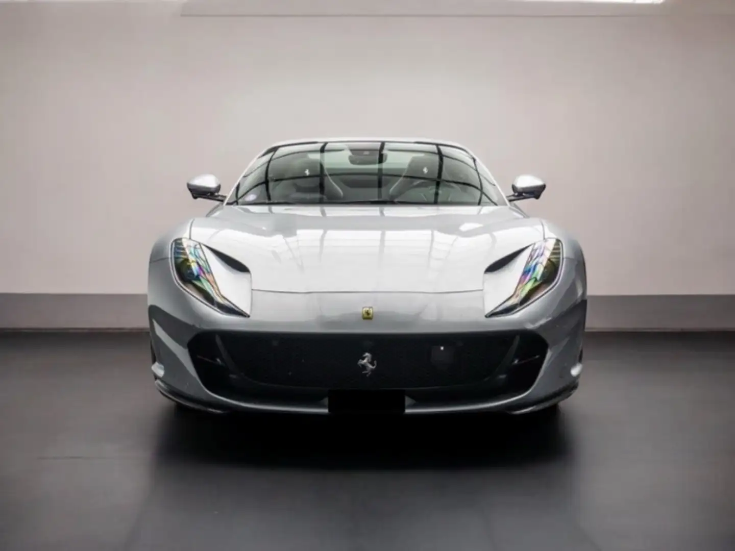 Ferrari 812 Descapotable Automático de 2 Puertas Plateado - 1