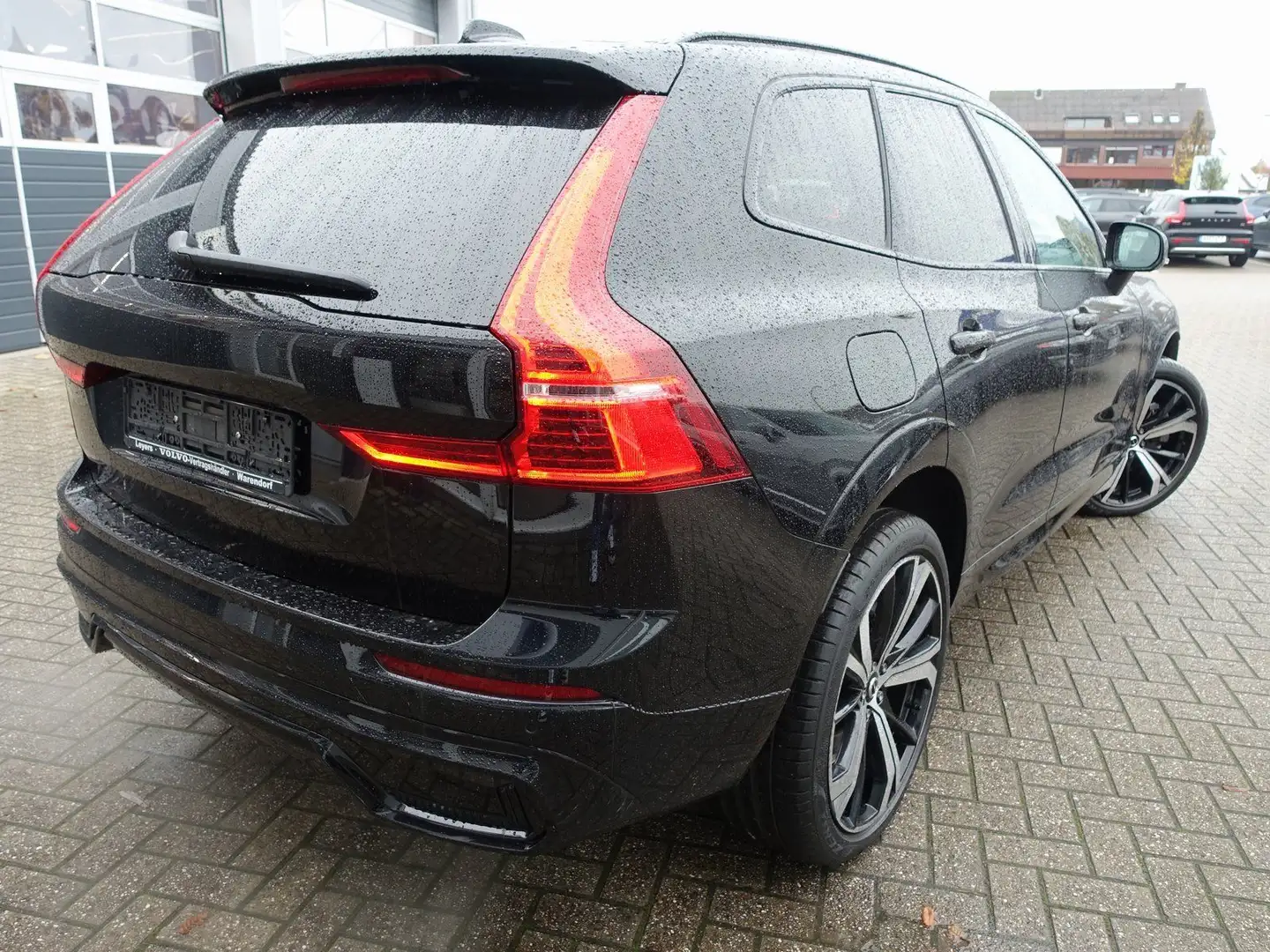 Volvo XC60 Recharge T8 AWD Plus Dark/Pano/CAM/AHK Schwarz - 2