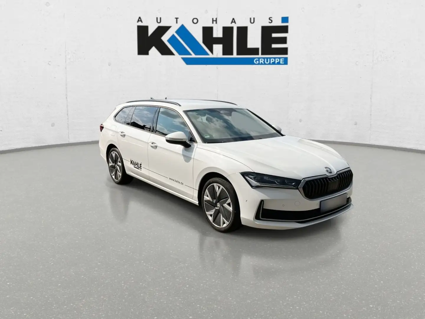 Skoda Superb Combi 2.0 TDI DSG Selection Navi AHK LED SHZ Klima Weiß - 2