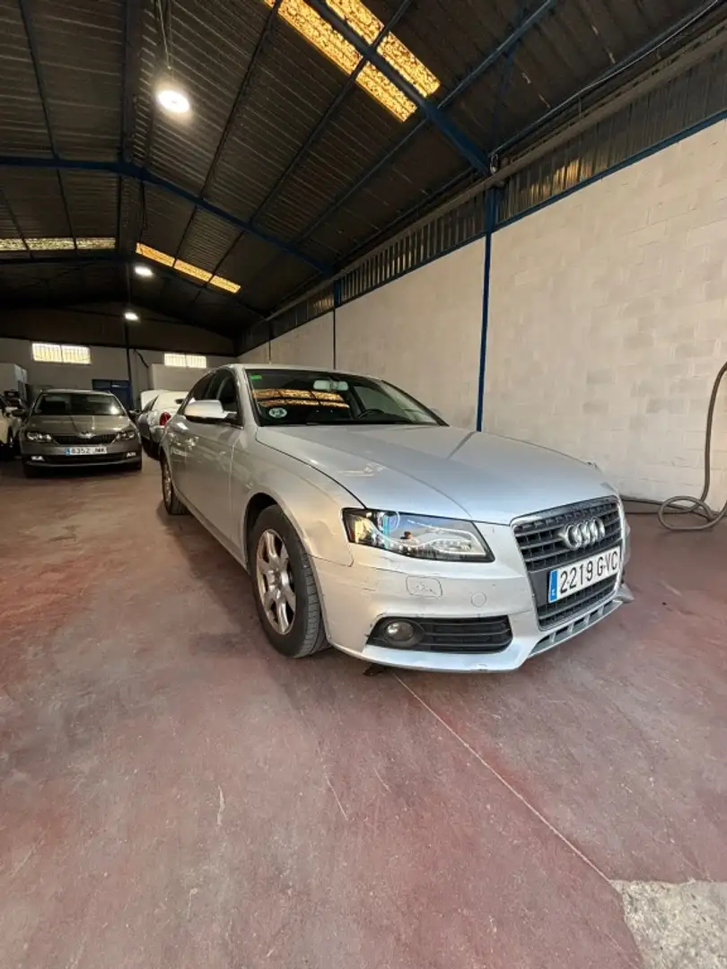 Audi A4 2.0TDI DPF 143 Gris - 1