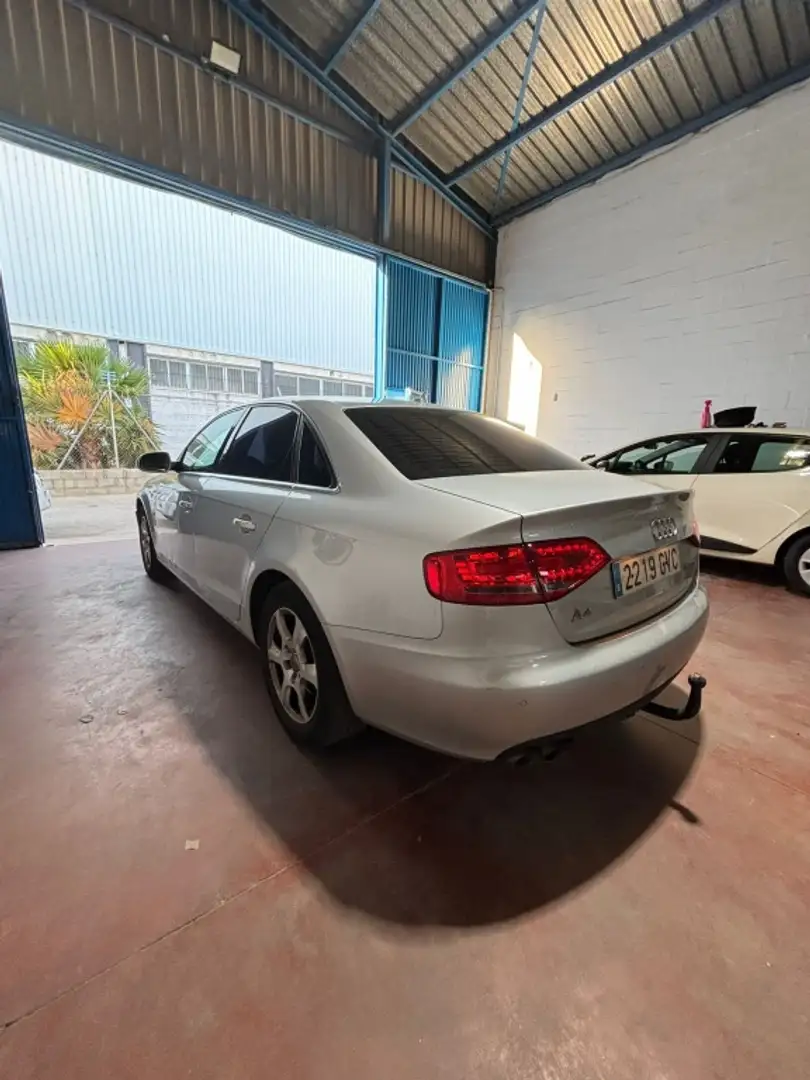 Audi A4 2.0TDI DPF 143 Gris - 2
