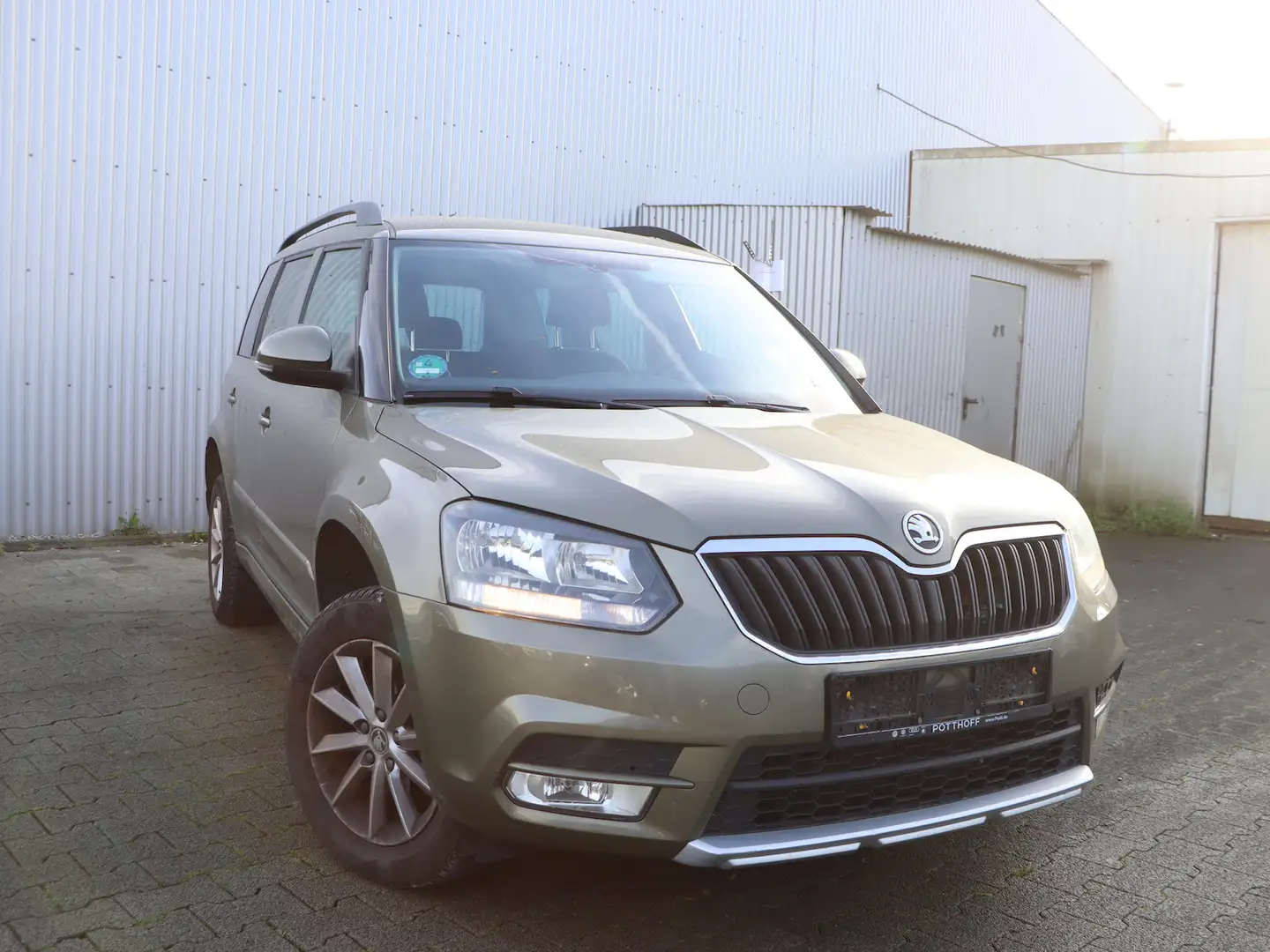 Skoda Yeti 2.0 TDI AMBITION / NAVI-PLUS / 1.HAND Vert - 1