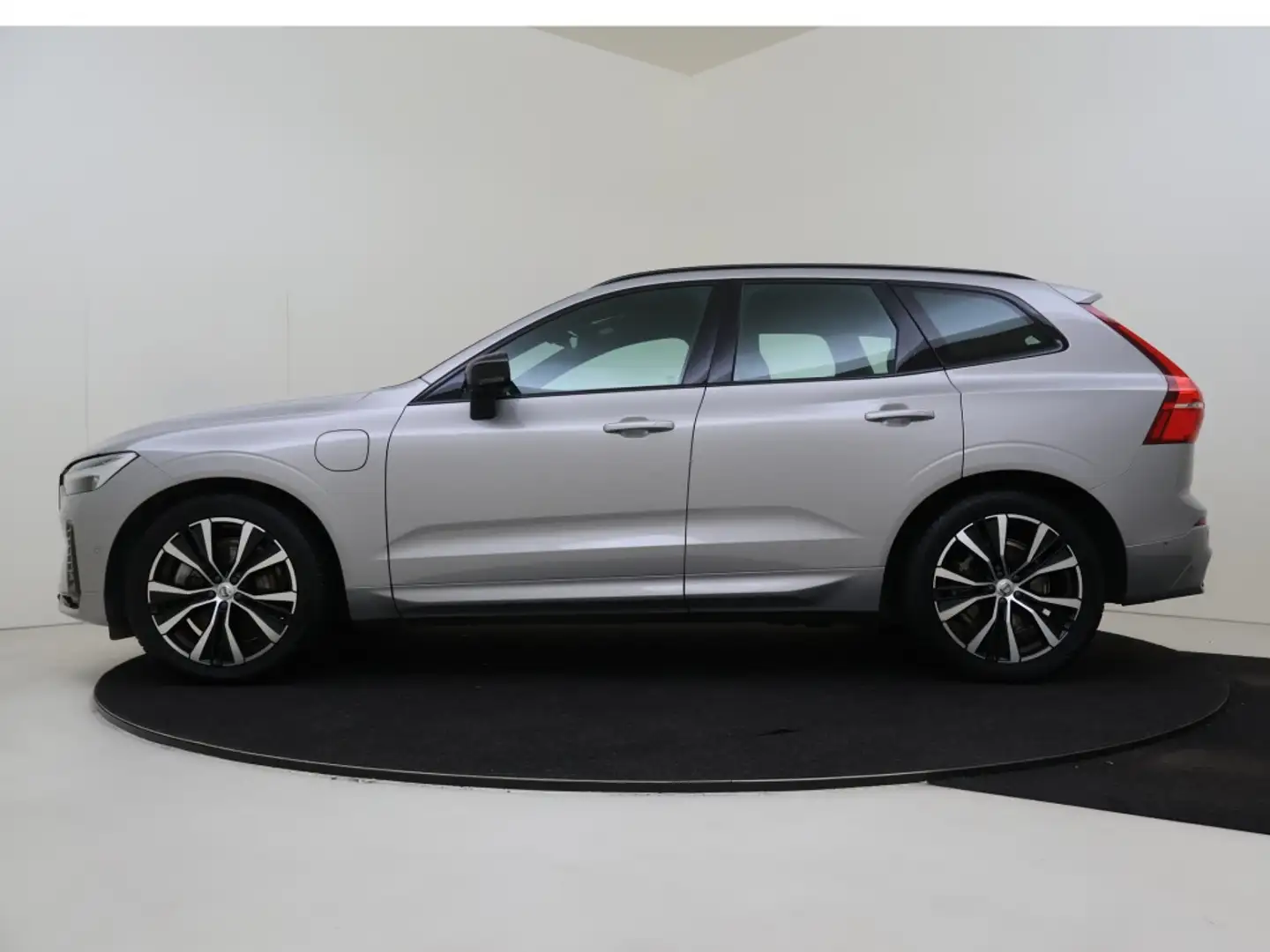 Volvo XC60 T6 AWD Ultimate Dark | Luchtvering | Trekhaak | 36 Grijs - 2