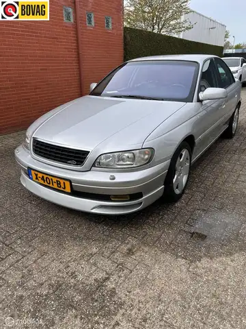 Opel Omega 2.6i V6 Elegance, Irmscher onderdelen, leer
