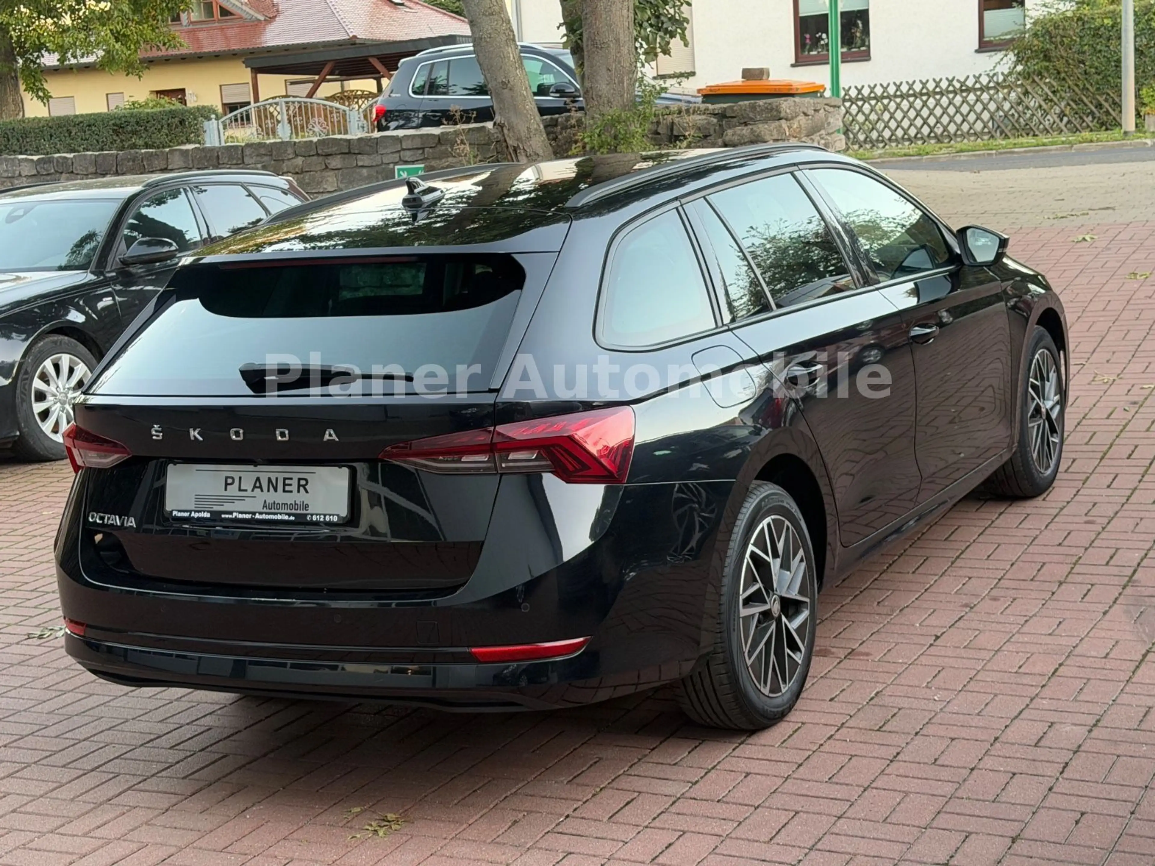Skoda Octavia Combi 1. Hand DSG LED  Service neu — photo 6