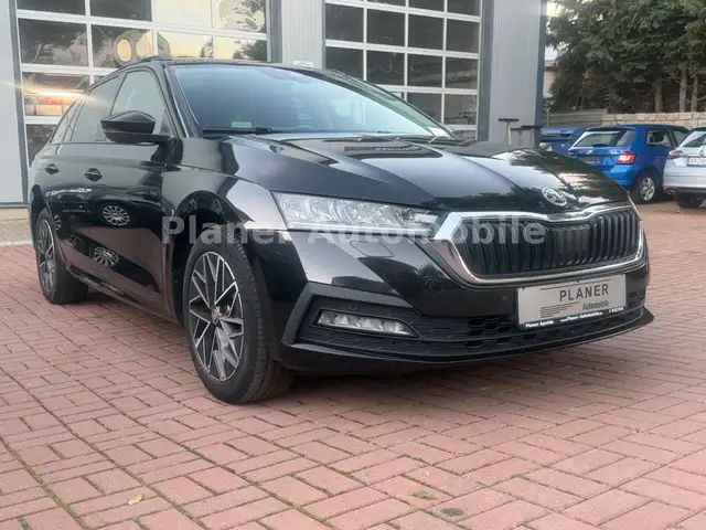 Skoda Octavia Combi 1. Hand DSG LED Service neu