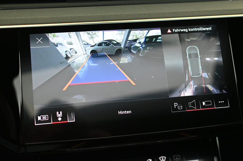 Audi Q8 e-tron 55 quattro S line — photo 13