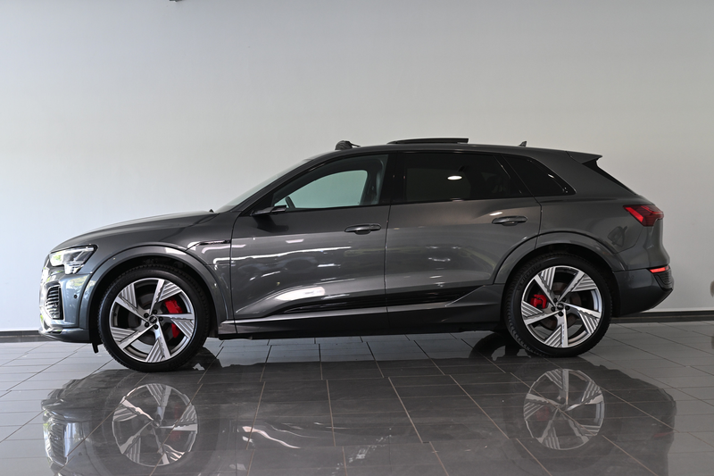 Audi Q8 e-tron 55 quattro S line — photo 3
