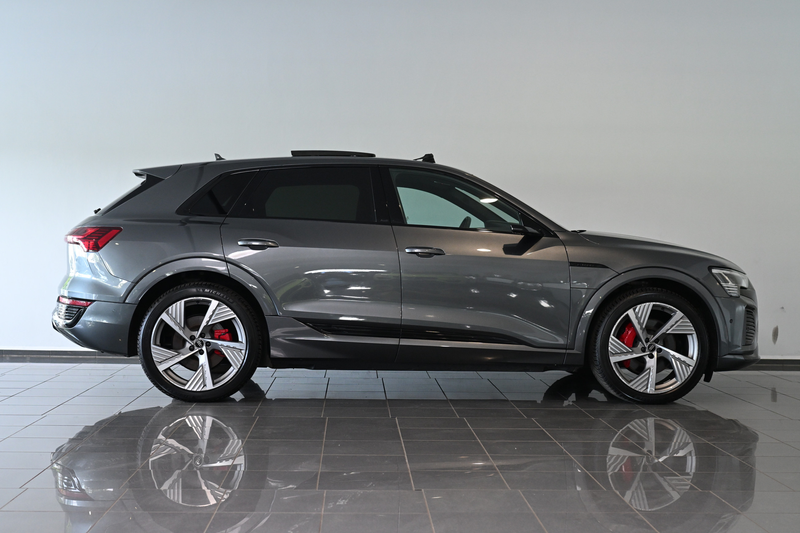 Audi Q8 e-tron 55 quattro S line — photo 4