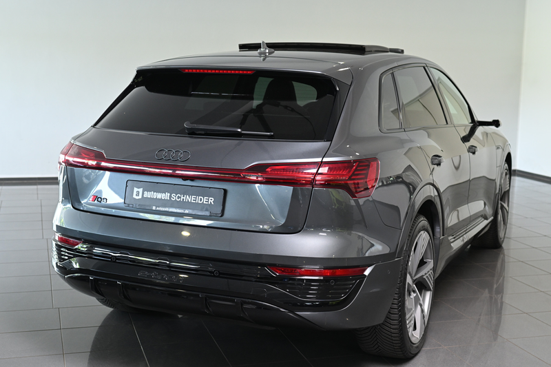 Audi Q8 e-tron 55 quattro S line — photo 2