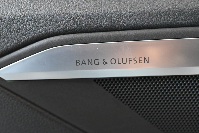 Audi Q8 e-tron 55 quattro S line — photo 15
